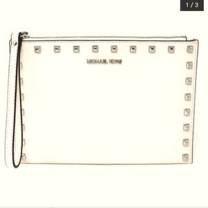 AUTHENTIC/MICHAEL KORS ZIP STUDDED CLUTCH WRISTLET/OPAL WHITE/LEATHER